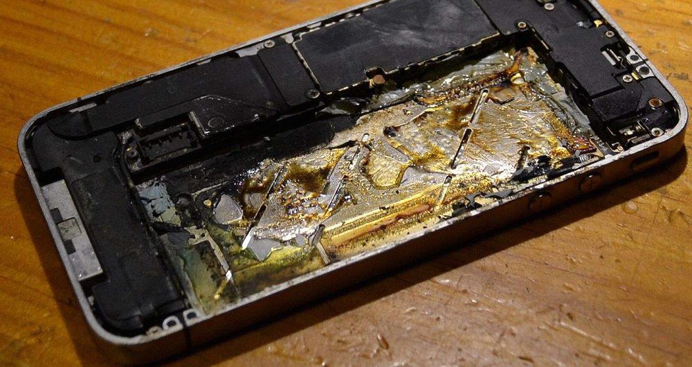 انفجار باتری یک گوشی موبایل +عکس