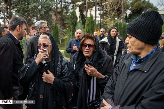 تصاویر هنرمندان در مراسم تشییع «تورج شعبانخانی»