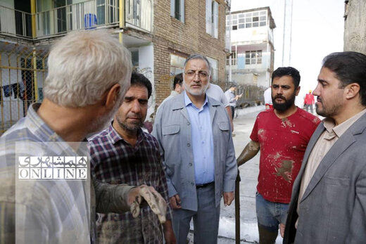 کیهان عصبانی شد، به دولت روحانی حمله کرد /چرا از چکمه گلی و عکس یادگاری در سیل انتقاد می کنید؟