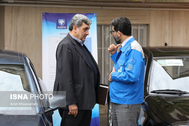 61574842_amin-khosroshahi4-3583