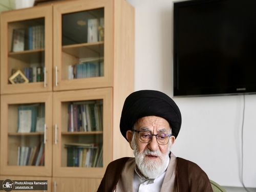 آیت الله شبیری زنجانی: دشمنان به دنبال این هستند که رهبری را از بین ببرند/ نباید رد و نشانی از محل حضور و رفت‌وآمد ایشان در بیرون مطرح شود / حفظ استقلال کشور از مهم‌ترین دغدغه‌های آیت الله خامنه‌ای برای آینده ایران بود