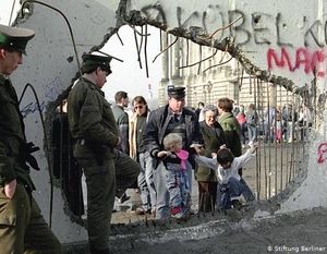 دیوار برلین؛ یک اعتراف‌نامه بتنی | وقتی سوسیالیسم دور خود دیوار کشید | چرا مردم از شرق به غرب فرار می‌کردند، نه برعکس؟