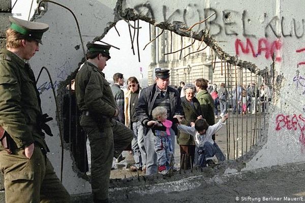 دیوار برلین؛ یک اعتراف‌نامه بتنی | وقتی سوسیالیسم دور خود دیوار کشید | چرا مردم از شرق به غرب فرار می‌کردند، نه برعکس؟