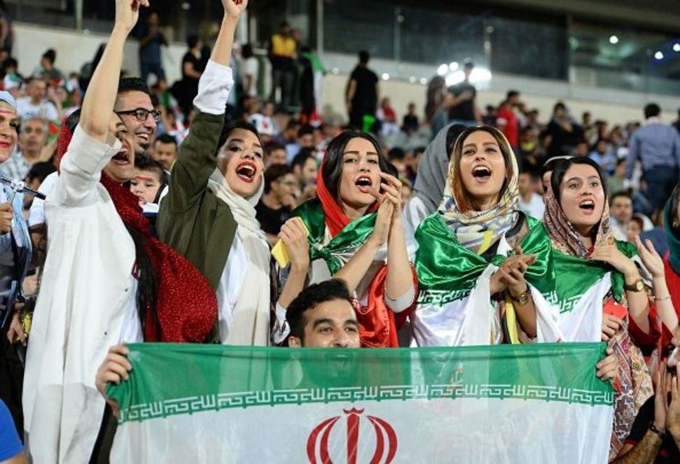 حضور زنان در بازی‌های تیم ملی فوتبال ؟