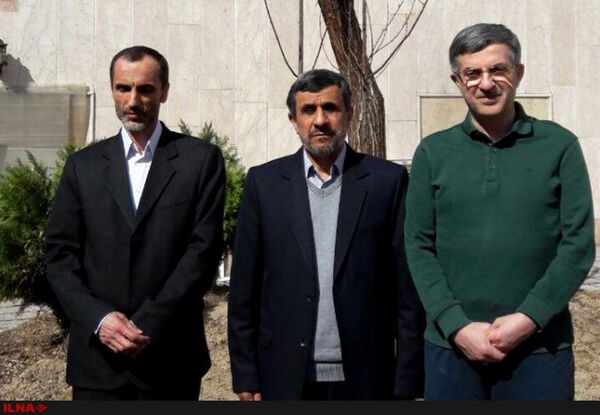 دور شدن چهره‌ها از کنار احمدی‌نژاد/ تقسیم کار با بقایی و مشایی