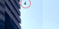 لحظه نفس‌گیر خودکشی دختر جوان از پشت‌بام هتل 33 طبقه+فیلم