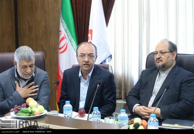 حضور کرباسیان و شریعتمداری در اتاق اصناف ایران