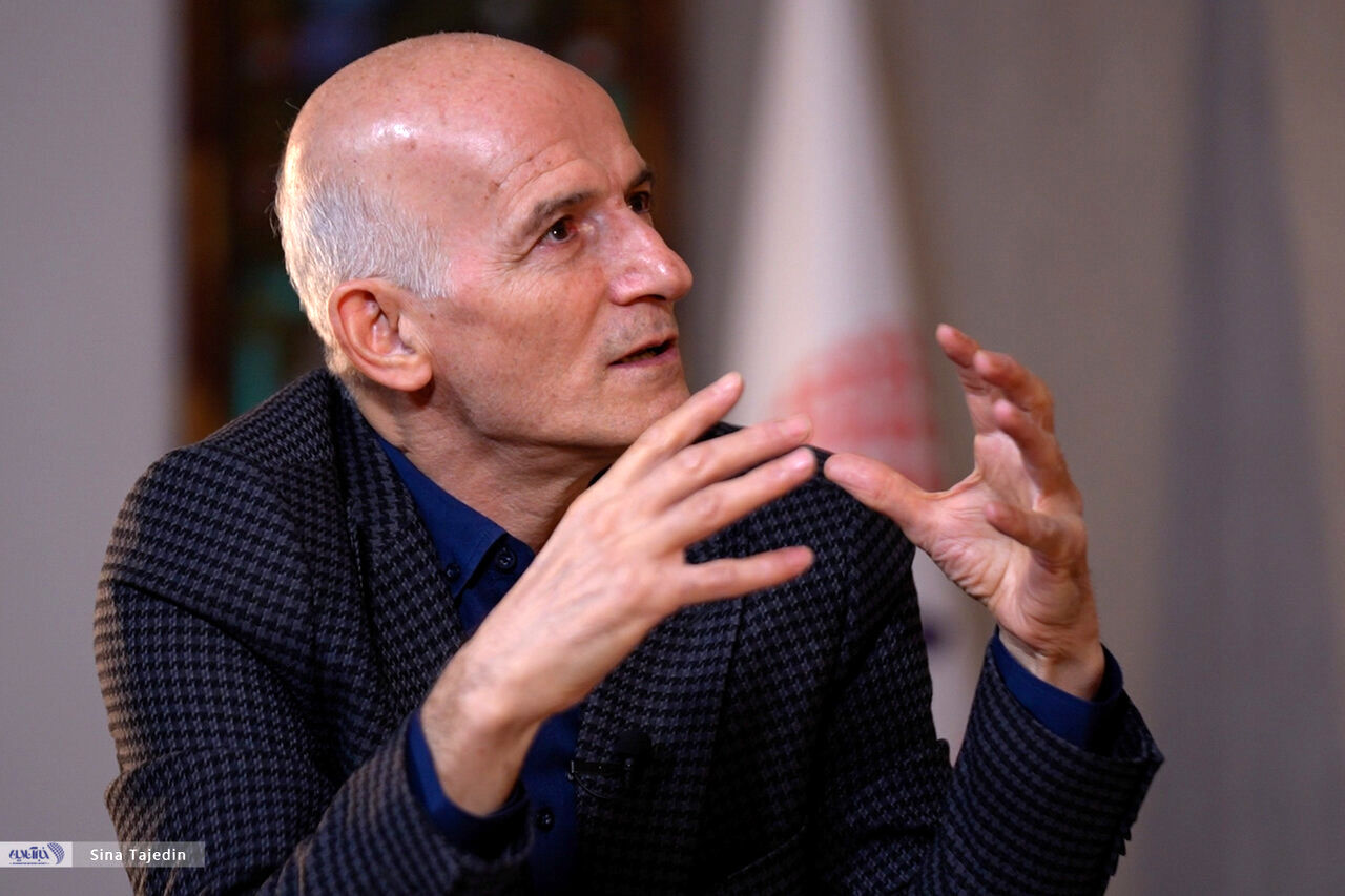 فراستخواه: دال مرکزی اتفاقات سال&zwnj;های اخیر خشم اجتماعی است/ ناشنوایی سیستماتیک جامعه را دچار خشم کرده است/ مجاهدی: طبقه متوسط سقوط کرده و عصبانی است