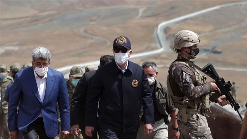 بازدید وزیر دفاع ترکیه از مرز مشترک کشورش با ایران