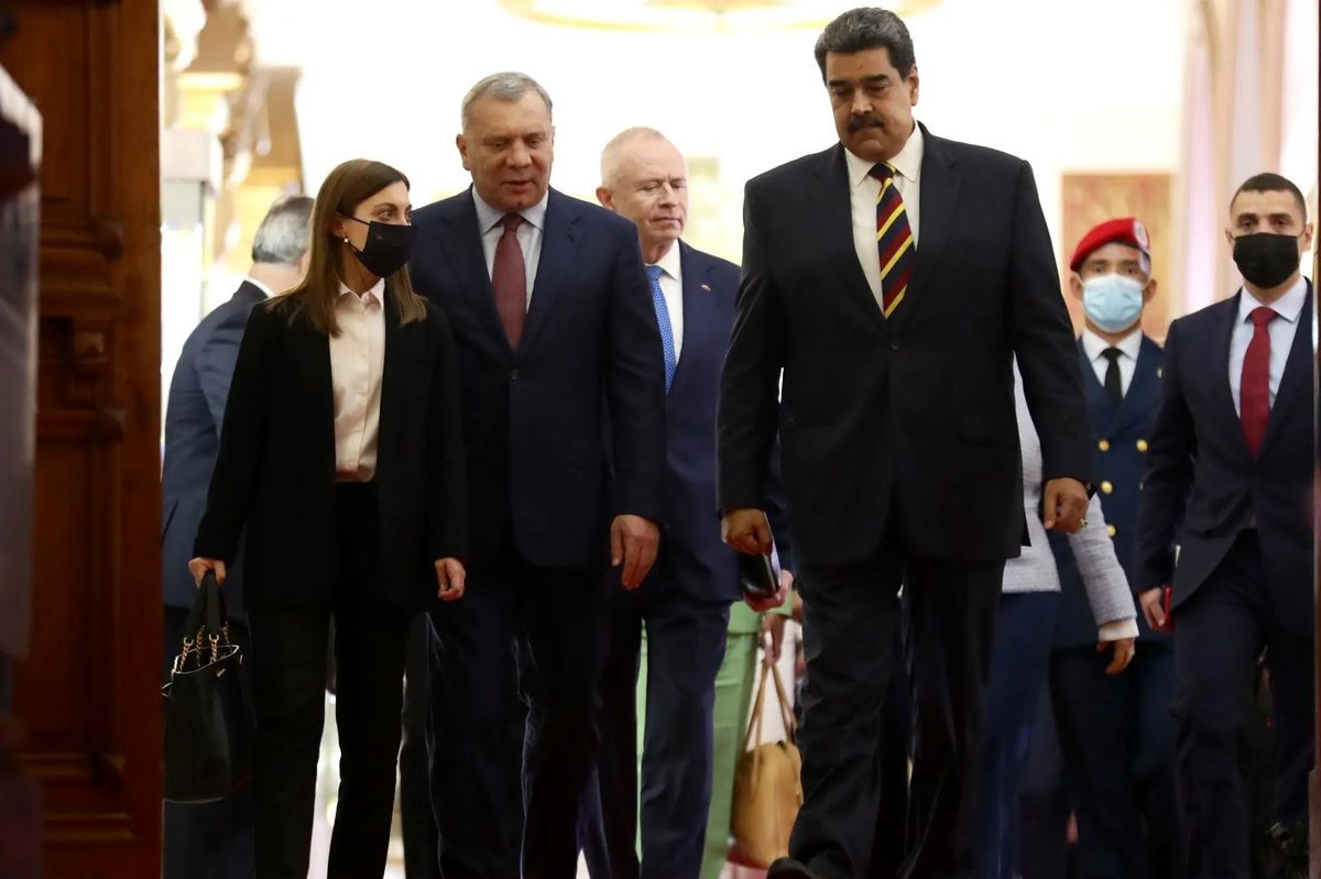 توطئه خطرناک آمریکا علیه روسیه /ونزوئلا متحد کلیدی می شود؟