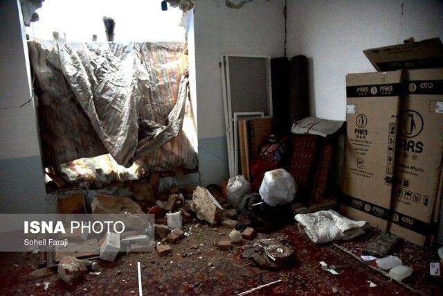 تصویری تلخ از مردم زلزله‌زده خوی در سرمای استخوان سوز
