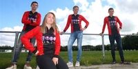 یک فوتبالیست زن ۱۹ ساله در تیم مردان