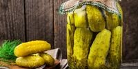 خوشمزه ترین خیارشور دنیا را با این  سبزی درست کنید

