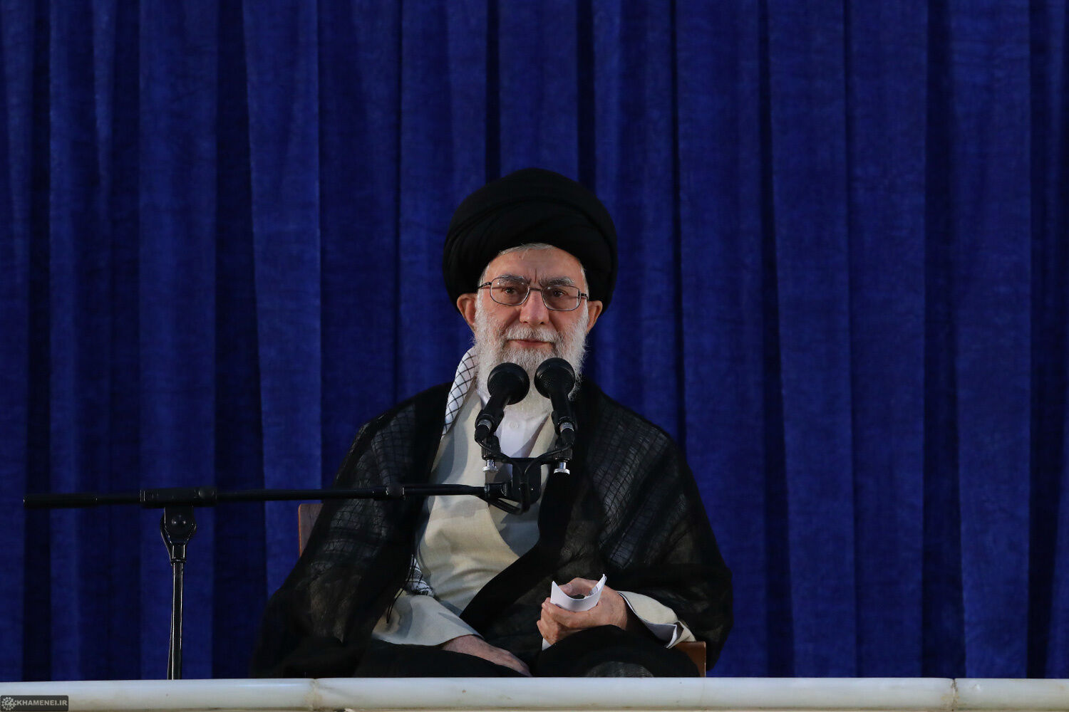 پرده‌برداری از زندگی شخصی رهبری