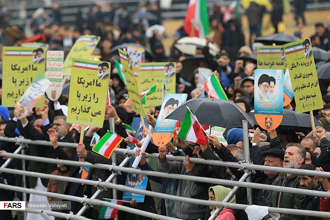 فرزند رهبر انقلاب در راهپیمایی ۲۲ بهمن+عکس