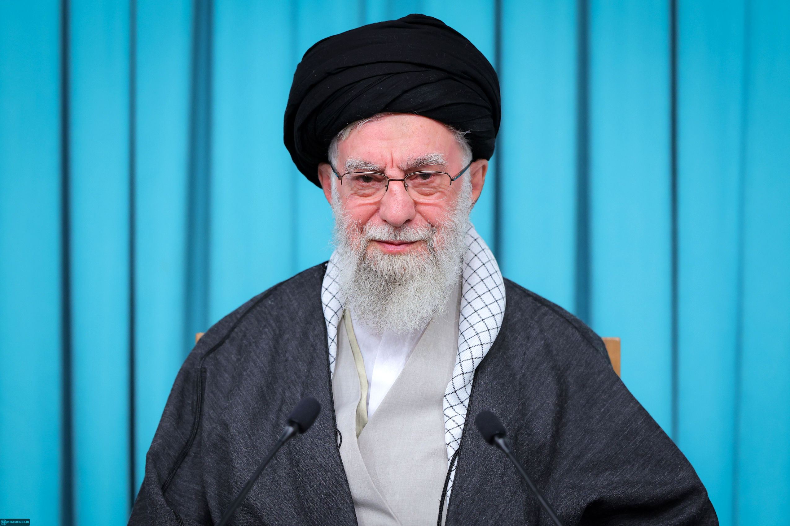  رهبر انقلاب: غنی‌سازی را تا ۶۰‌ درصد بالا بردیم که نیاز کشورمان است/ این علم ما با تهدید و بمباران از بین نمی‌رود/ بنا نداریم از سلاح هسته‌ای استفاده کنیم+ فیلم
