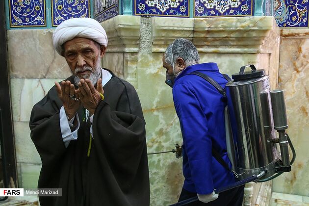 ضدعفونی کردن حرم حضرت فاطمه معصومه(س)