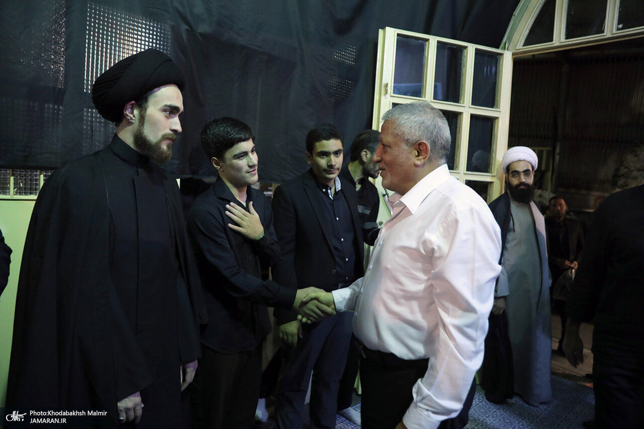 فرزند سید حسن خمینی در مراسم ختم مادربزرگش/ معاون پزشکیان هم آمد/ محسن هاشمی هم بود+ تصاویر