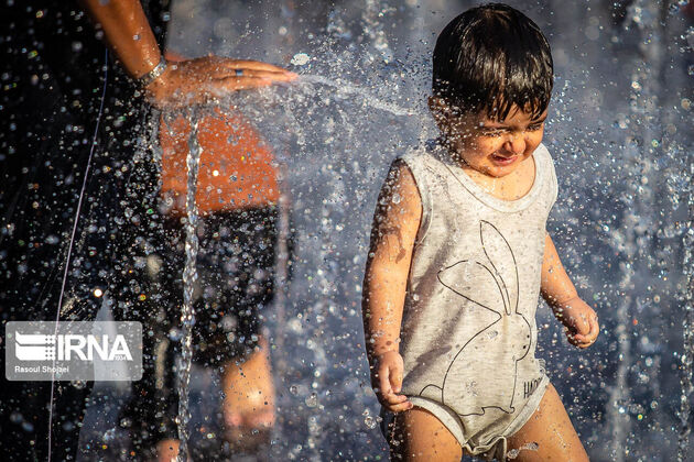 آب بازی تابستانه کودکان