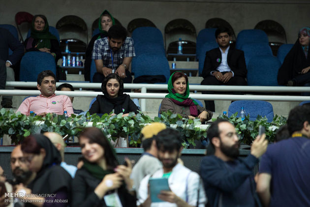 همایش جوانان و نوجوانان حامی روحانی