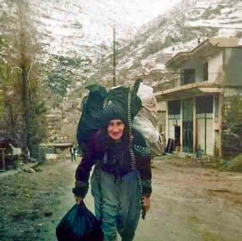 روایت زنانی که در کوه‌های مرزی ایران بار زندگی را به دوش می‌کشند!؛ مادرم؛ کولبر