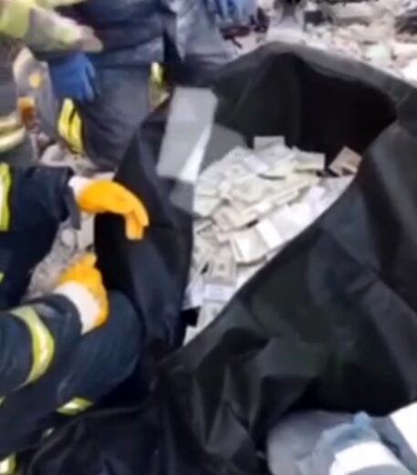  ساک پول دو میلیون دلاری زیر آوار زلزله ترکیه پیدا شد+ فیلم