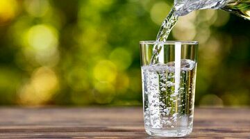 چه زمان هایی نوشیدن آب مفیدتر است؟