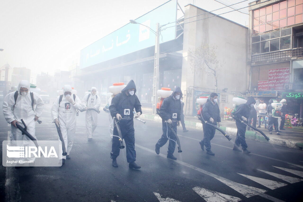 تصاویر عملیات ضدعفونی معابر پرتردد تهران