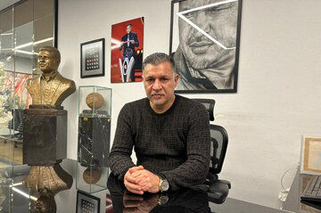 دستکاری عکس علی دایی در میدان آزادی