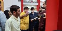 پوشش متفاوت سردار قاآنی در نمایشگاه کتاب+عکس