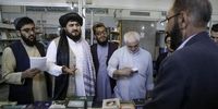 عکسی از حضور طالبان در نمایشگاه کتاب