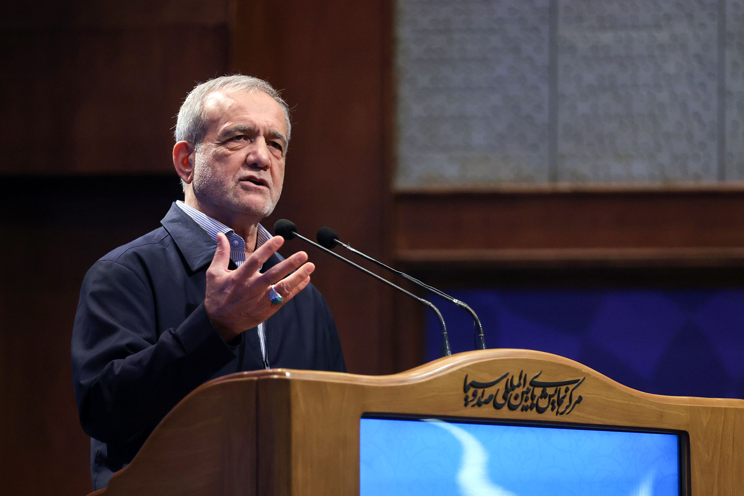 پزشکیان: به جایی رسیدهایم که حتی در پرداخت حقوق افراد مشکل داریم | اصلاح و کوچک کردن ساختار نه یک انتخاب که یک ضرورت است