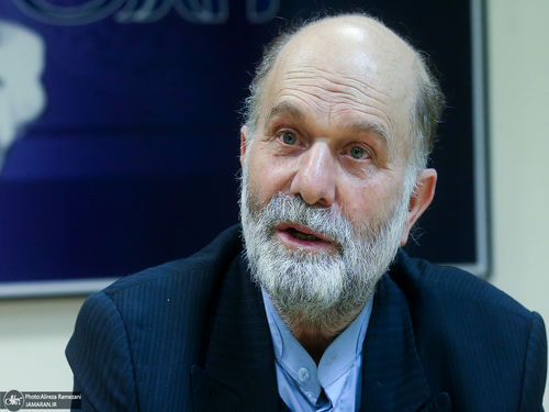  طباطبایی: اصول قانون اساسی از ادبیات چپ می‌آید/ بازنگری قانون اساسی ضروری است