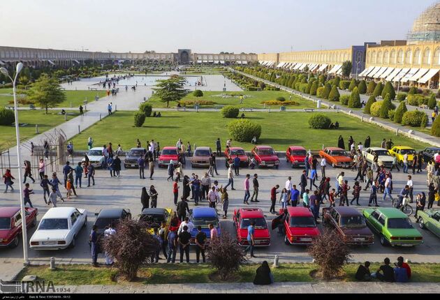 همایش خودروهای کلاسیک در میدان نقش جهان