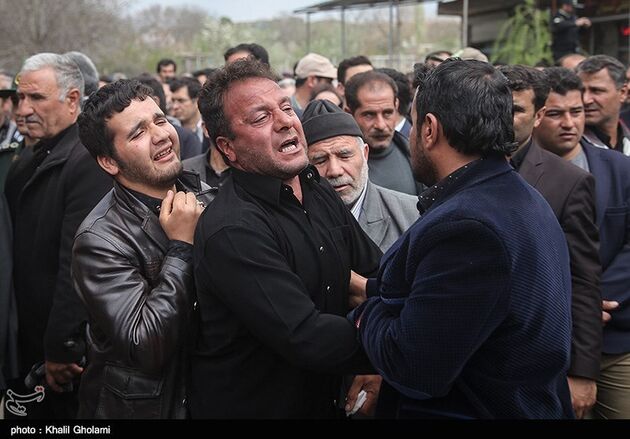 تشییع پیکر جانباختگان سیل عجب شیر