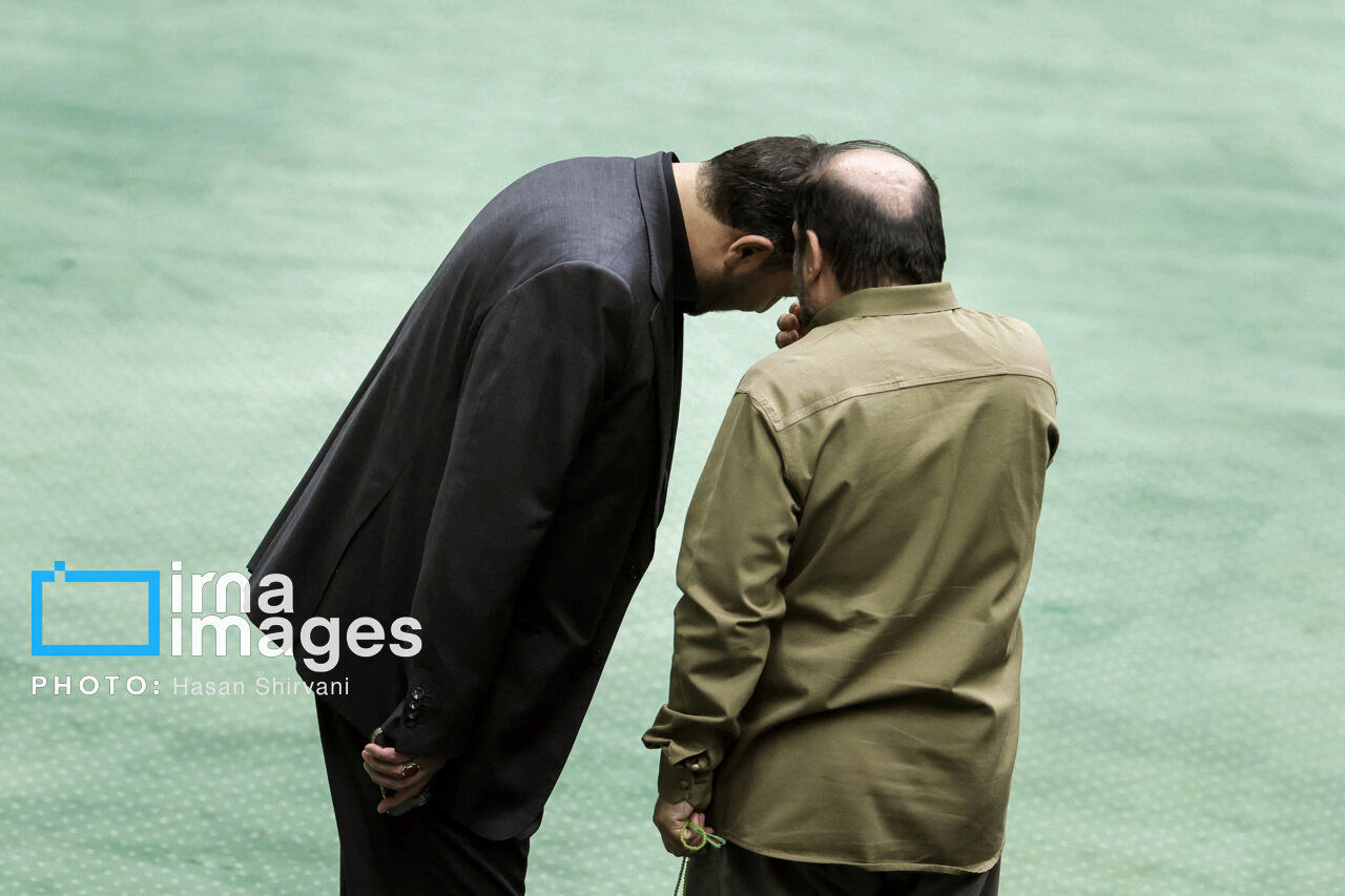 حرف‌های درگوشی نمایندگان مجلس/ تصاویر عجیب از فضای جلسه علنی بهارستان + عکس