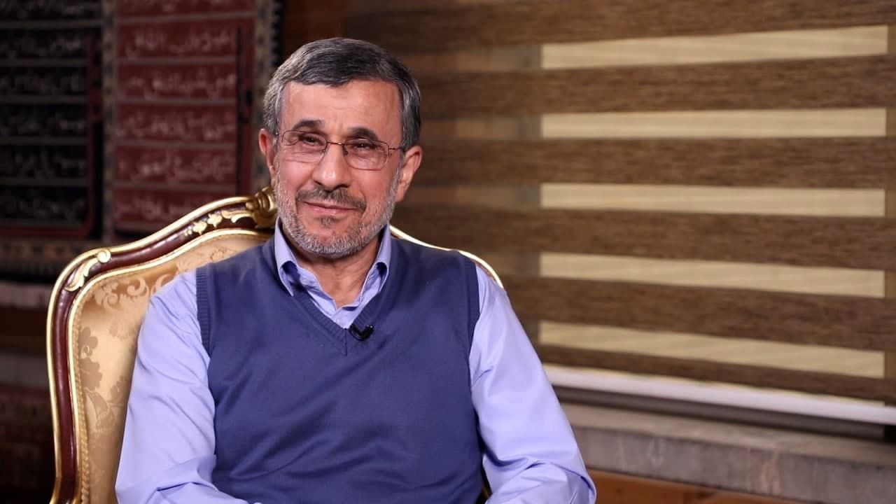 احمدی نژاد به مرقد امام رفت؛ خبری از سید حسن خمینی نبود!+ فیلم