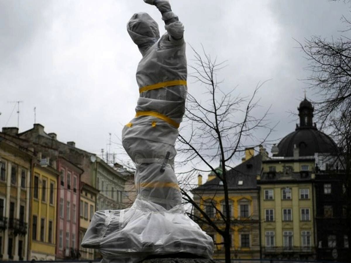 ​ترفند جالب هنرمندان اوکراینی برای حفاظت از مجسمه‌های فرهنگی + ویدئو