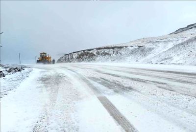 برف و کولاک این جاده کشور را مسدود کرد