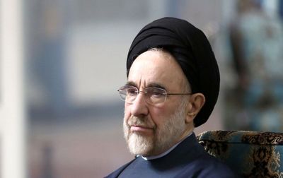 تصاویری از اقامه نماز سیدمحمد خاتمی بر پیکر ابوالقاسم قاسم زاده+ فیلم 