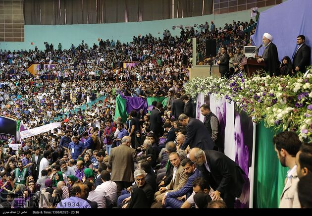 تصاویر همایش حامیان حسن روحانی در ورزشگاه آزادی