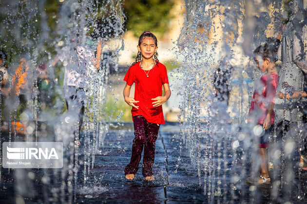 آب بازی تابستانه کودکان