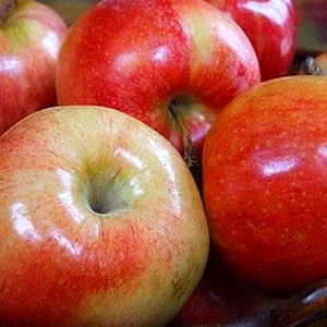 خوردن سیب این ۳۶ بیماری را درمان می‌کند