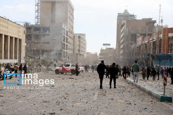 جنگ علیه ایران؛ روز هفتم | ترامپ: شرط توافق با ایران «تسلیم کامل» است | حمله به خیابان ایران و خسارت به ساختمان‌های مسکونی  | گزارش رسانه‌ آمریکایی از کمک روسیه به ایران در جنگ با آمریکا 