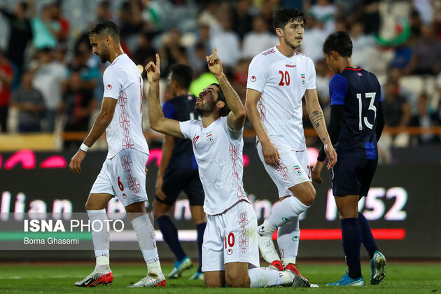 منتخب تصاویر نخستین حضور قانونی زنان ایرانی در ورزشگاه آزادی
