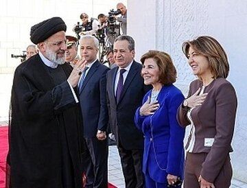 توجیه کیهان برای خوش و بش کردن رئیسی با زنان بی حجاب در سوریه!