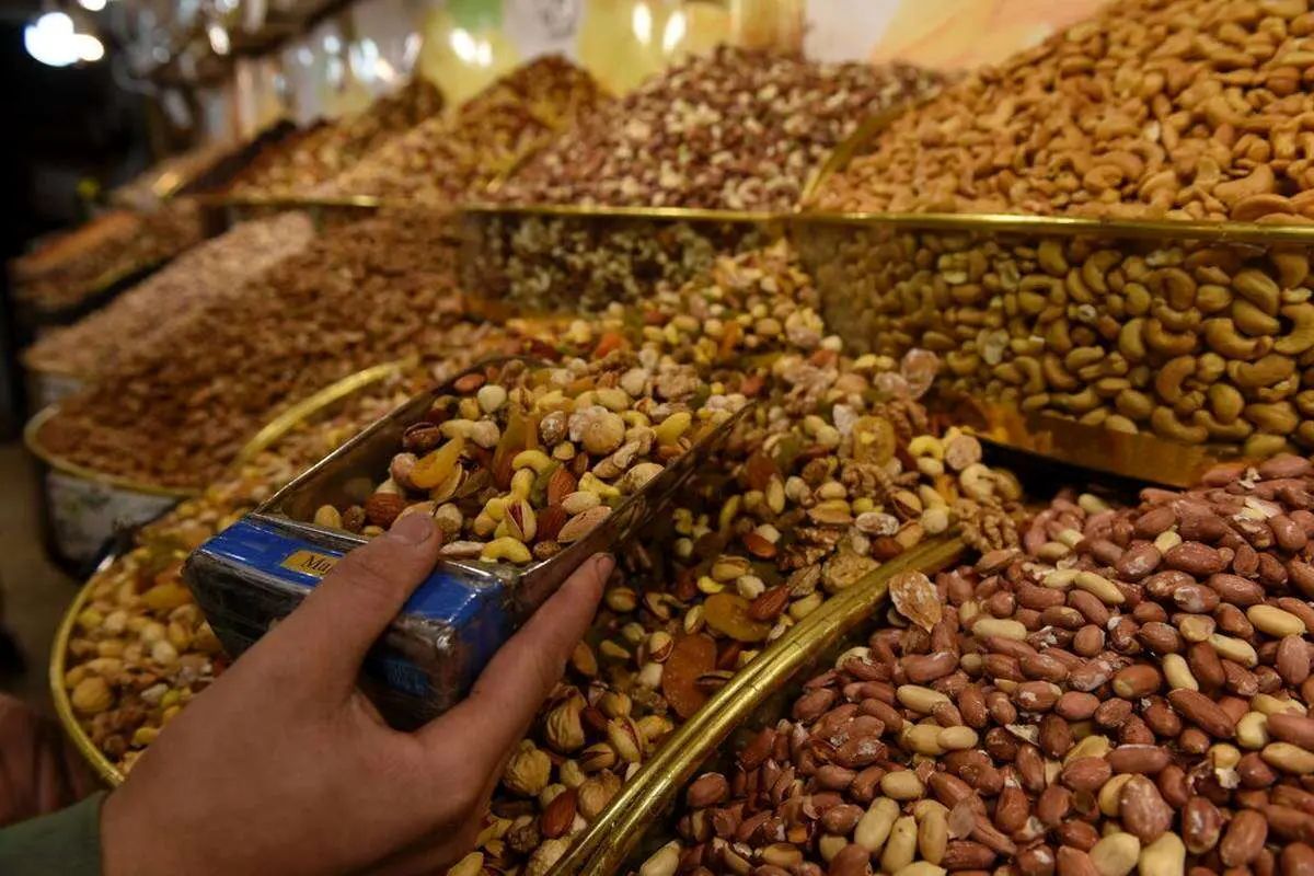 شب چله با طعم گرانی / آجیل نایاب شد؛سفره‌ها کوچک شد