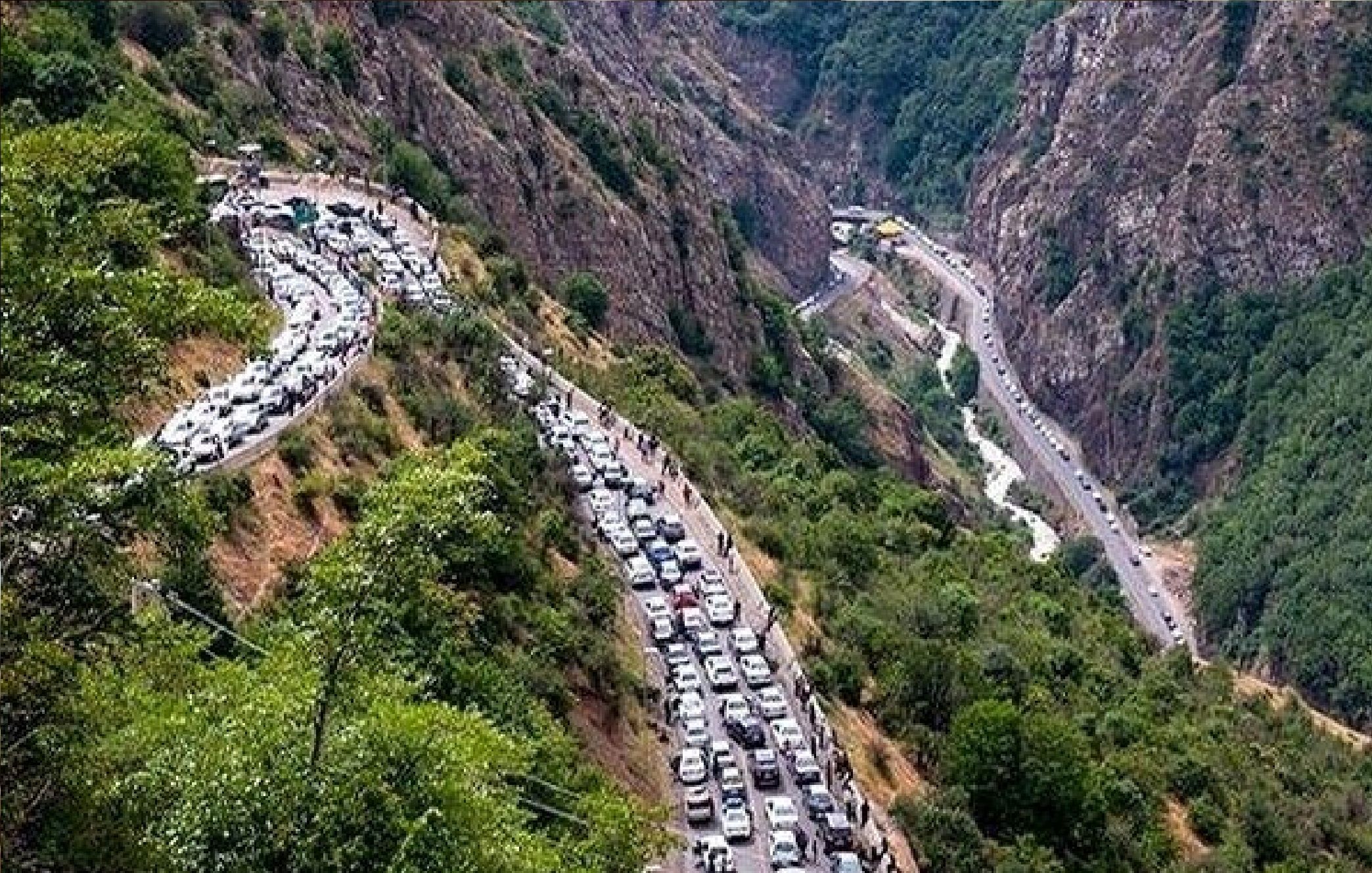 تردد در جاده چالوس یک‌طرفه شد / ترافیک سنگین در این جاده پرتردد
