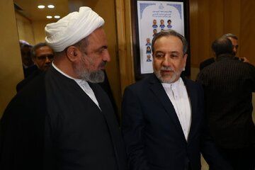 محاصره عراقچی در میان نمایندگان تندرو مجلس / آقای وزیر به رسایی چه گفت؟+ تصاویر