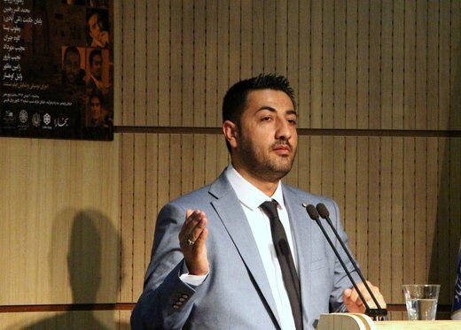 وزیر کشور دستور تمدید ویزای شاعر افغانستانی را داد
